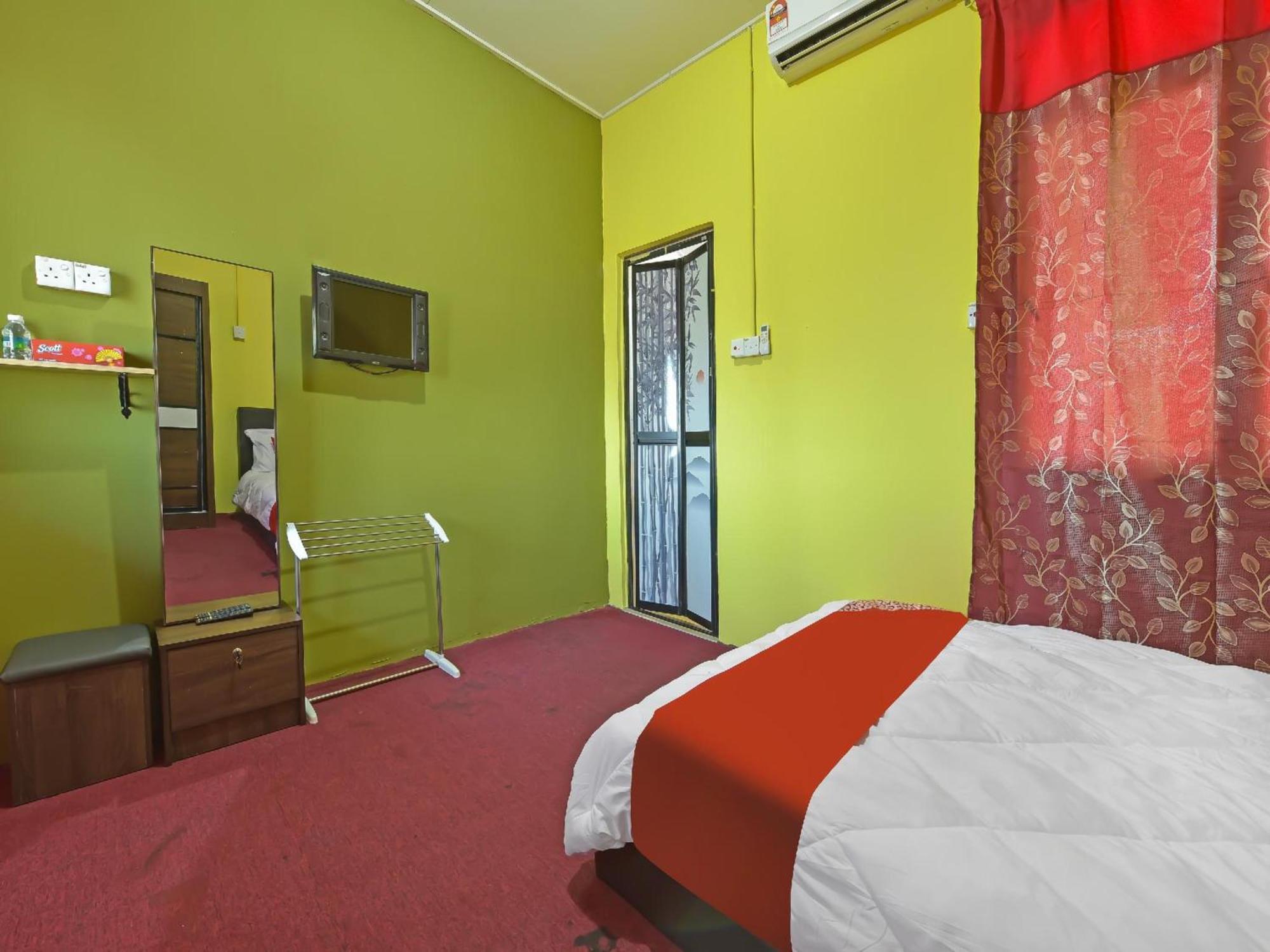 Oyo 90744 Bari Indah Beach Resort Kuala Terengganu Exterior photo
