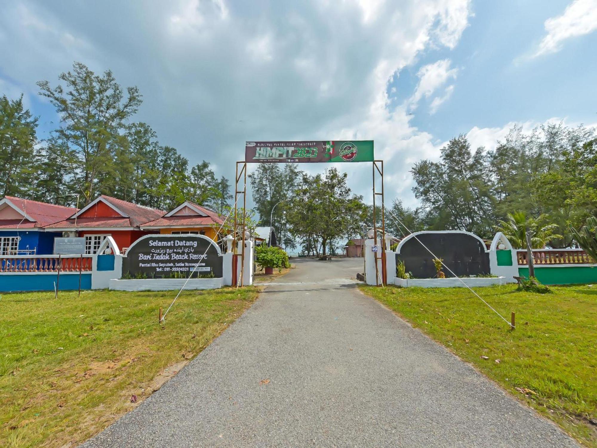 Oyo 90744 Bari Indah Beach Resort Kuala Terengganu Exterior photo