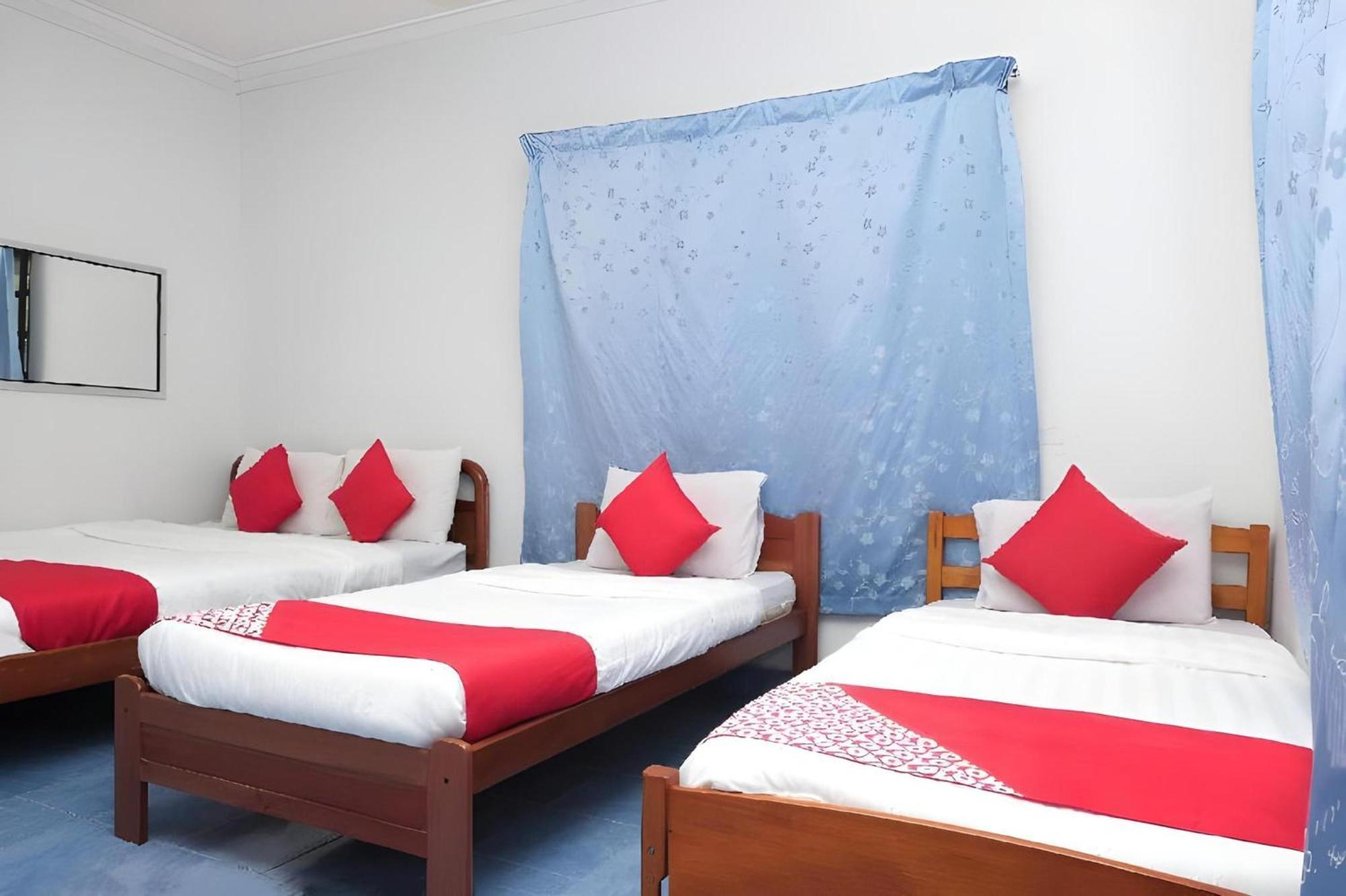 Oyo 90744 Bari Indah Beach Resort Kuala Terengganu Exterior photo
